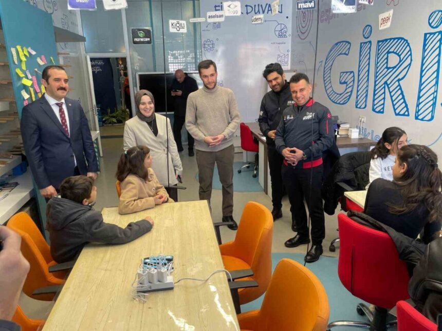 Erzurum’da koruma altındaki çocuklar için Kış Bilim ve Teknoloji Kampı düzenlendi. Erzurum’da koruma altındaki çocuklar için Kış Bilim ve Teknoloji Kampı düzenlendi.