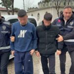 Canik’teki iş yerinde bıçaklı kavga: 2 yaralı, 3 şüpheli adliyeye sevk edildi.