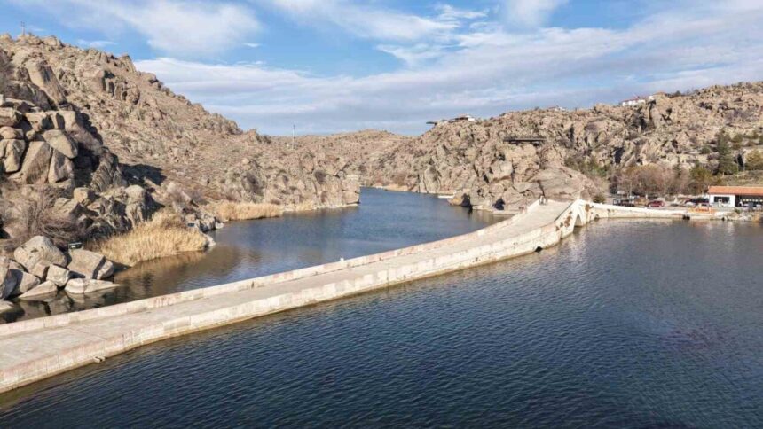 Kırıkkale’deki Çeşnigir Köprüsü ve çevresindeki kanyon, tarih ve doğayı bir araya getiriyor.