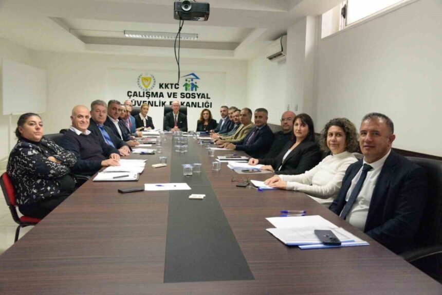 KKTC’de asgari ücret net 52 bin 738 TL, brüt 60 bin 618 TL olarak belirlendi. KKTC’de asgari ücret net 52 bin 738 TL, brüt 60 bin 618 TL olarak belirlendi.