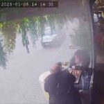 Adana’daki restoranın klima ünitesindeki boru patladı, o anlar güvenlik kameralarına yansıdı.