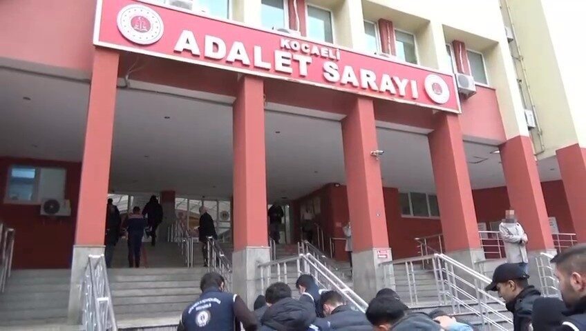 Kocaeli ve Iğdır’daki fuhuş operasyonunda 8 şüpheliden 4’ü tutuklandı, 6 kadın kurtarıldı. Kocaeli ve Iğdır’daki fuhuş operasyonunda 8 şüpheliden 4’ü tutuklandı, 6 kadın kurtarıldı.