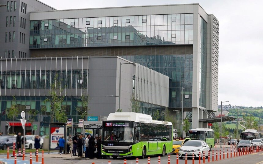 Kocaeli Şehir Hastanesi’ne 14 yeni otobüs hattı 26 Ocak’tan itibaren hizmete girecek. Kocaeli Şehir Hastanesi’ne 14 yeni otobüs hattı 26 Ocak’tan itibaren hizmete girecek.