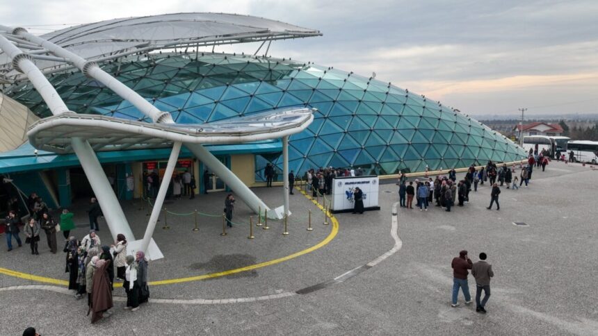 Konya Tropikal Kelebek Bahçesi, 4 milyon 136 bin ziyaretçi sayısıyla Konya turizmine büyük katkı sağlıyor.