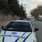 Konya’da motosikletin otobüs durağına çarpması sonucu genç sürücü yaşamını yitirdi.