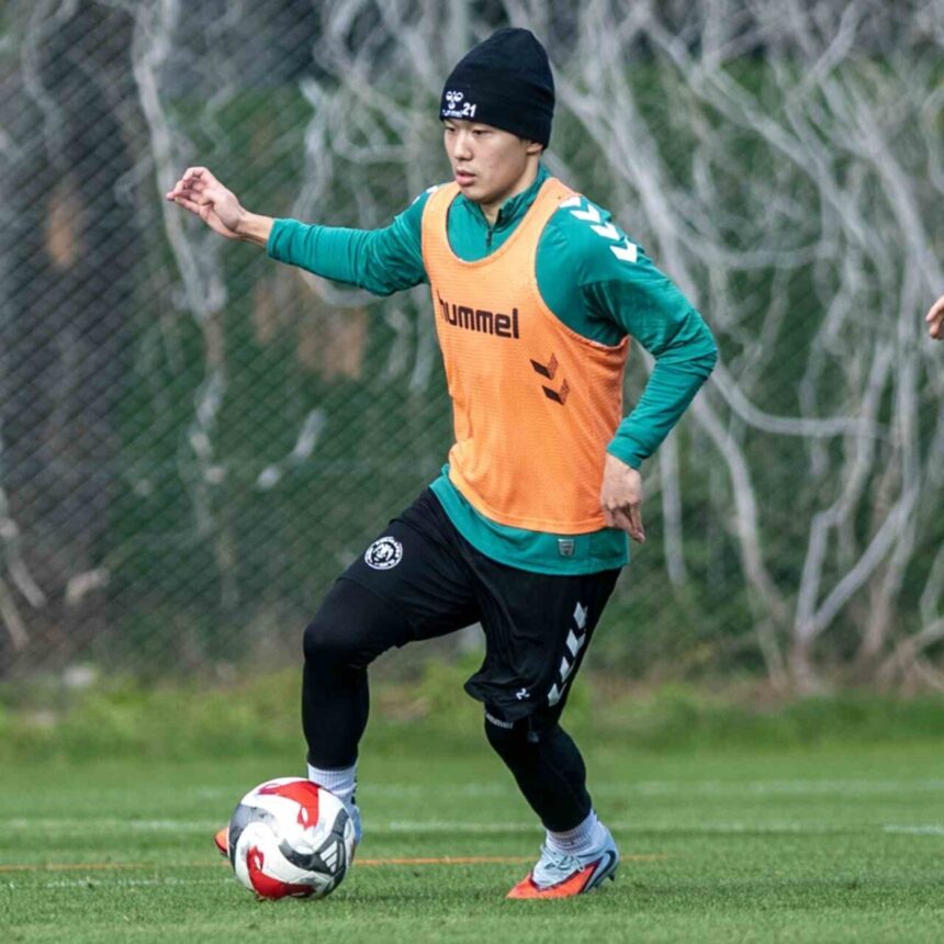 Konyaspor, Antalya’daki devre arası kampında öğle saatlerinde antrenman gerçekleştirdi.