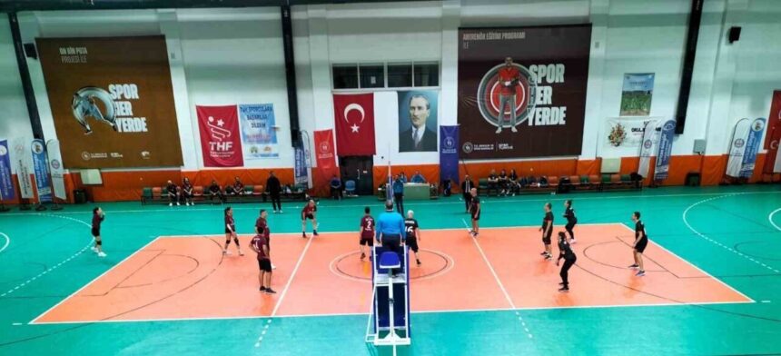 Köyceğiz’de Voleybol Turnuvası’nda çeyrek final heyecanı başlıyor, ödüller açıklandı.