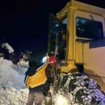 Yoğun kar nedeniyle mahsur kalan hasta, 5 saatlik çalışmayla hastaneye sevk edildi.