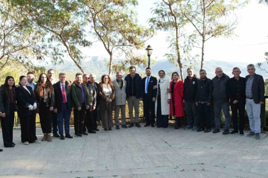 Kozan Belediye Başkanı Atlı, ilçenin sorunlarını ortak akılla çözmenin önemli olduğunu vurguladı. Kozan Belediye Başkanı Atlı, ilçenin sorunlarını ortak akılla çözmenin önemli olduğunu vurguladı.