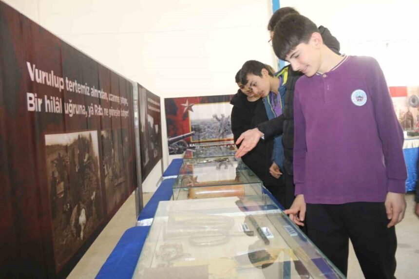 Kozan’da Çanakkale Zaferi’nin 110. yılı dolayısıyla Çanakkale Savaşları Sergisi açıldı. Kozan’da Çanakkale Zaferi’nin 110. yılı dolayısıyla Çanakkale Savaşları Sergisi açıldı.