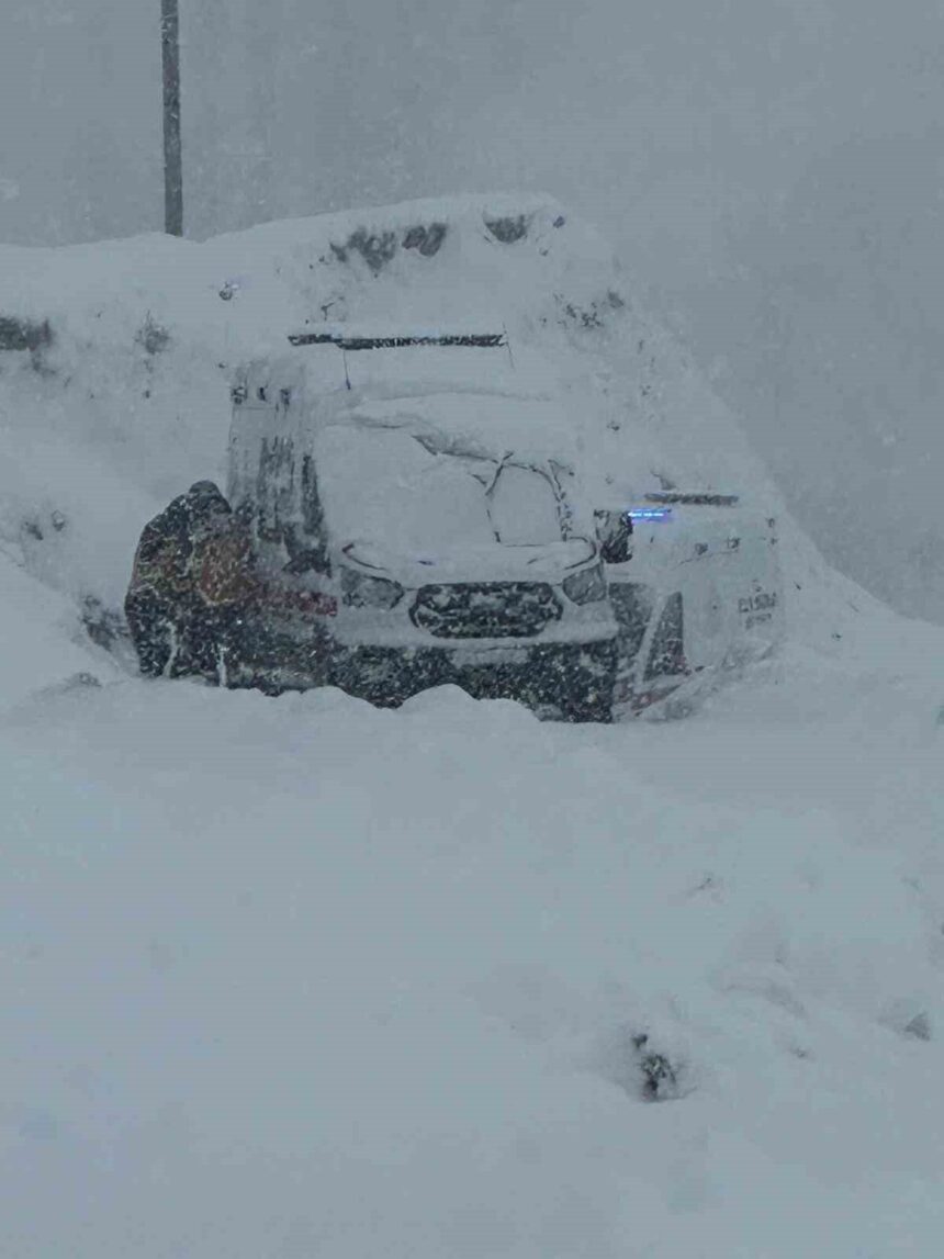 Kozluk’ta kötü hava koşulları nedeniyle eğitim 1 gün süreyle durduruldu. Kozluk’ta kötü hava koşulları nedeniyle eğitim 1 gün süreyle durduruldu.
