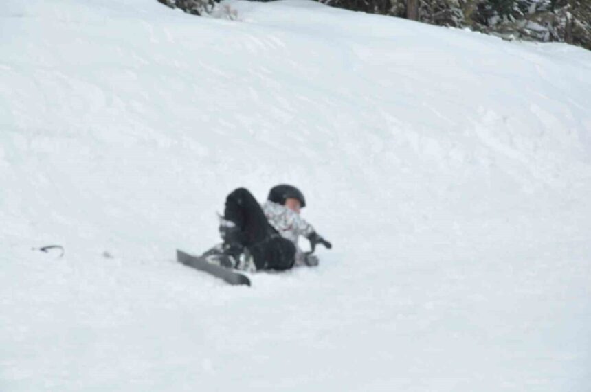 Sarıkamış Kayak Merkezi, kristal karı ve modern tesisleriyle kış turizminin vazgeçilmezi oldu. Sarıkamış Kayak Merkezi, kristal karı ve modern tesisleriyle kış turizminin vazgeçilmezi oldu.