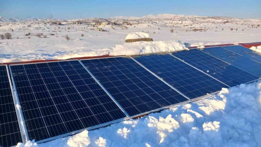 Kulp kırsalında güneş panelleri kar yağışı ve az güneşten olumsuz etkilendi.