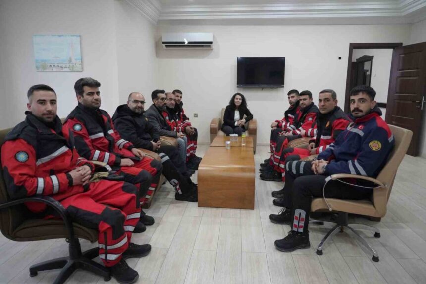 Kulp’ta yoğun kar yağışı çığ riskini artırdı, afet ekipleri teyakkuzda. Kulp’ta yoğun kar yağışı çığ riskini artırdı, afet ekipleri teyakkuzda.