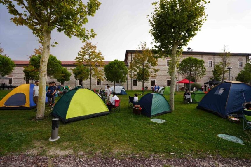 Rami Kütüphanesi, 3. yılını geride bıraktı; 7,7 milyon ziyaretçi ağırladı. Bakan Ersoy’dan değerlendirme. Rami Kütüphanesi, 3. yılını geride bıraktı; 7,7 milyon ziyaretçi ağırladı. Bakan Ersoy’dan değerlendirme.