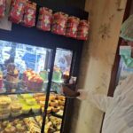 Kuşadası’ndaki pastanelerden alınan yaş pasta örnekleri, sağlık için mikrobiyolojik analize tabi tutuldu.