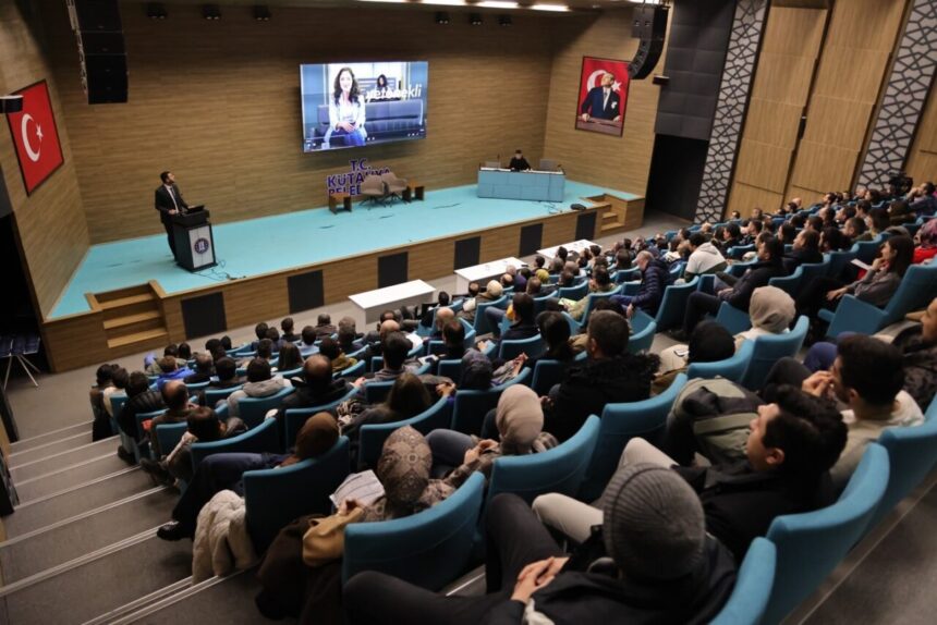 Kütahya Belediyesi’nin Dijital İmar Yönetim Sistemi tanıtım toplantısı, Başkan Kahveci ve sektör temsilcileriyle yapıldı. Kütahya Belediyesi’nin Dijital İmar Yönetim Sistemi tanıtım toplantısı, Başkan Kahveci ve sektör temsilcileriyle yapıldı.