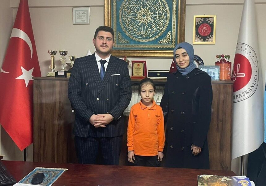 Kütahya’da “1500. Yılında Âlemlere Rahmet Hz. Muhammed” temalı mektup yarışmasında Pazarlar’dan başarı. Kütahya’da “1500. Yılında Âlemlere Rahmet Hz. Muhammed” temalı mektup yarışmasında Pazarlar’dan başarı.