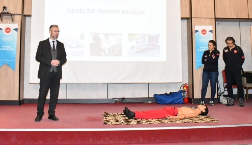 Kütahya Müftülüğü İlk Yardım Ekibine Teorik ve Uygulamalı Eğitim Verildi Kütahya Müftülüğü İlk Yardım Ekibine Teorik ve Uygulamalı Eğitim Verildi