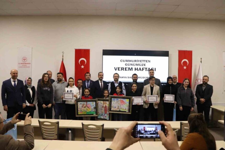 Kütahya’da Verem Eğitimi ve Farkındalık Haftası dolayısıyla ödüllü sanat yarışması sonuçları açıklandı. Kütahya’da Verem Eğitimi ve Farkındalık Haftası dolayısıyla ödüllü sanat yarışması sonuçları açıklandı.