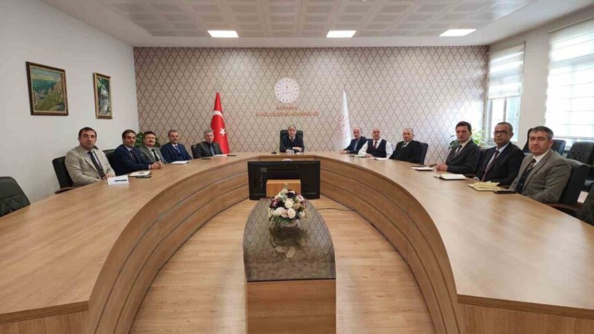 Kütahya İl Eğitim Müdürü Mustafa Yılmaz başkanlığında 2025 ve 2026 eğitim faaliyetleri değerlendirildi. Kütahya İl Eğitim Müdürü Mustafa Yılmaz başkanlığında 2025 ve 2026 eğitim faaliyetleri değerlendirildi.