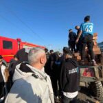 Manisa Turgutlu’da kiremit yüklü traktör, otomobille çarpıştı; sürücü aracında sıkıştı.