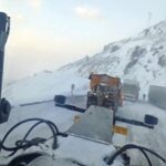 Sahara Geçidi’nde yoğun kar nedeniyle yol trafiğe kapatıldı, mahsur kalan sürücüler kurtarıldı.