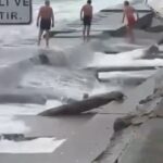 Caddebostan Sahili’nde etkili lodos nedeniyle dalgalara kapılan 3 kişi kayalıklara çarptı, yaralandı.