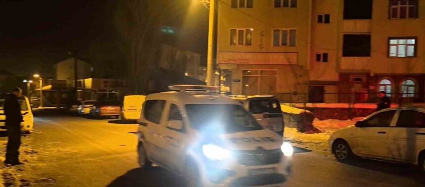 Palandöken’deki kasap dükkânına silahlı saldırı düzenlendi. Palandöken’deki kasap dükkânına silahlı saldırı düzenlendi.