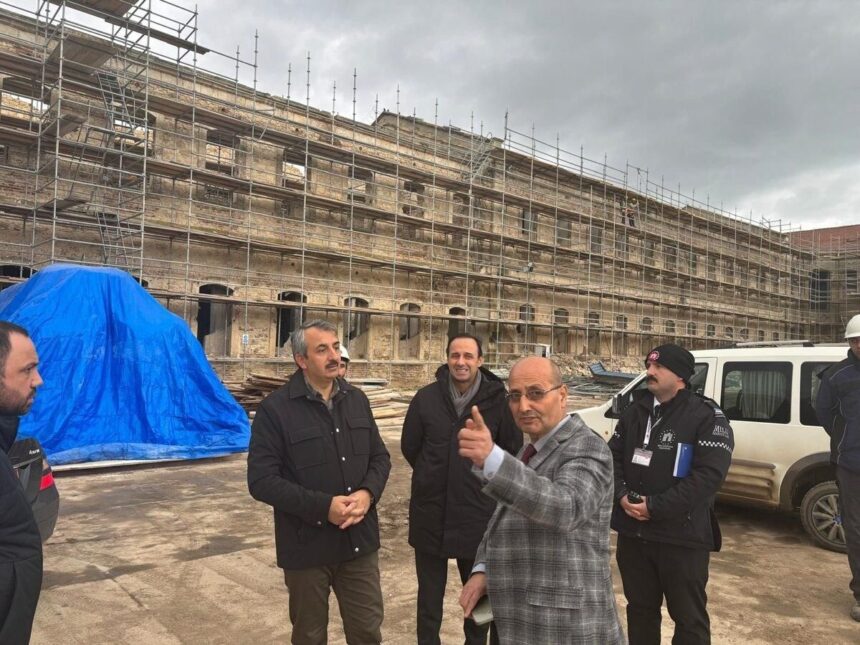 Edirne Valisi Sezer, II. Mahmud dönemine ait Mahmudiye Kışlası’ndaki restorasyon çalışmalarını inceledi.