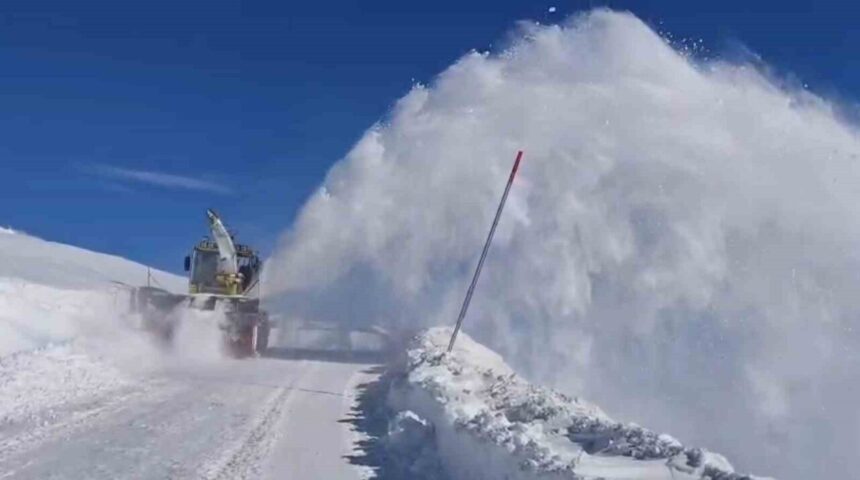 Malatya Büyükşehir Belediyesi karla mücadele faaliyetlerine kesintisiz devam ediyor. Malatya Büyükşehir Belediyesi karla mücadele faaliyetlerine kesintisiz devam ediyor.