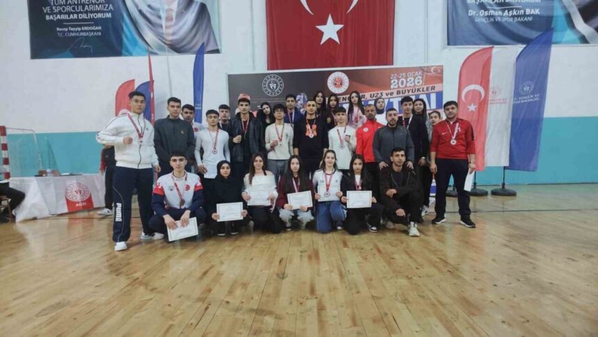 Malatyalı Muay Thai sporcuları, Doğu Anadolu Bölge Şampiyonası’ndan madalyalarla döndü. Malatyalı Muay Thai sporcuları, Doğu Anadolu Bölge Şampiyonası’ndan madalyalarla döndü.