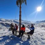 Malatya’nın Akçadağ ilçesinde kar yağışı sonrası bir araya gelen arkadaşlar eğlenceli anlar yaşadı.