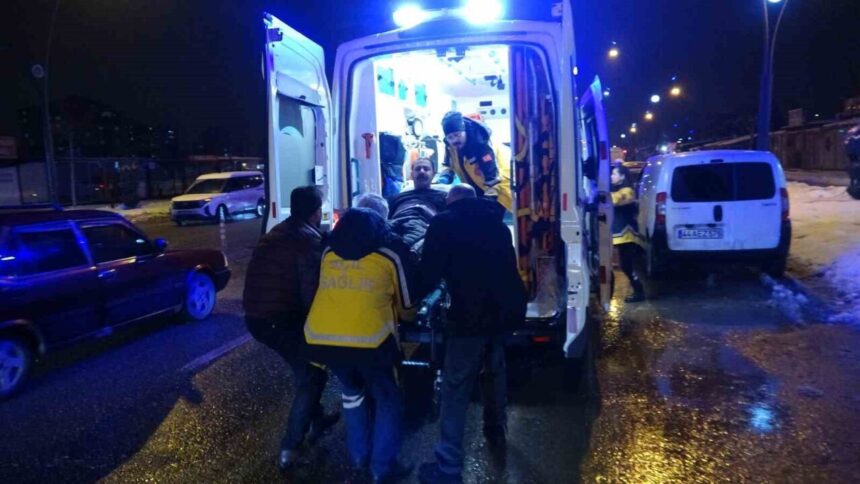 Malatya’da husumetli aileler arasında bıçaklı kavga: 3 yaralıdan 2’sinin durumu ağır. Malatya’da husumetli aileler arasında bıçaklı kavga: 3 yaralıdan 2’sinin durumu ağır.