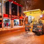 Malatya Büyükşehir Belediyesi, karla mücadele çalışmalarını aralıksız sürdürüyor.