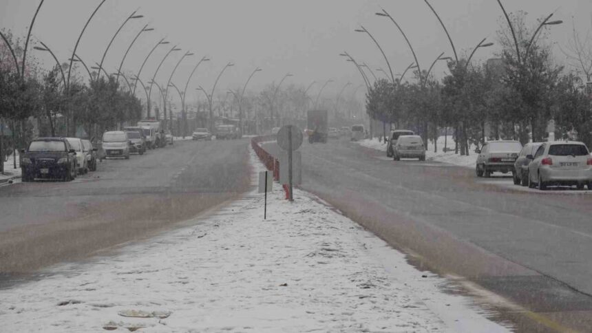 Malatya’da Kar Yağışı Nedeniyle Kamu Personeline İdari İzin Verildi, Trafiğe Kısıtlamalar Getirildi Malatya’da Kar Yağışı Nedeniyle Kamu Personeline İdari İzin Verildi, Trafiğe Kısıtlamalar Getirildi