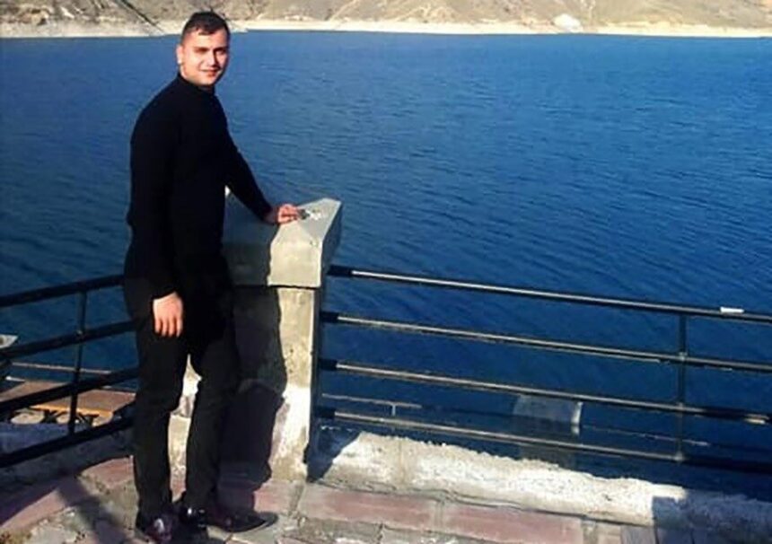 Malatya’da kaybolan 28 yaşındaki genç, baraj gölünde hayatını kaybetmiş halde bulundu. Malatya’da kaybolan 28 yaşındaki genç, baraj gölünde hayatını kaybetmiş halde bulundu.