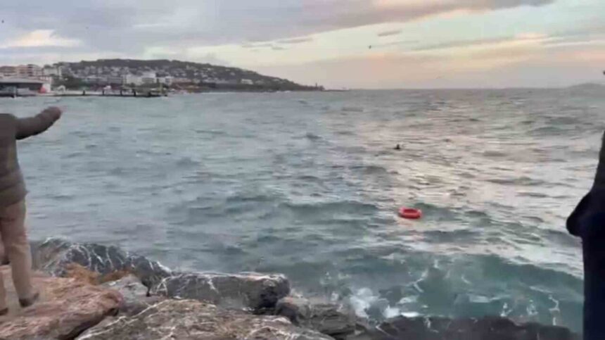 Maltepe’de denize giren kişi boğularak yaşamını yitirdi. Maltepe’de denize giren kişi boğularak yaşamını yitirdi.