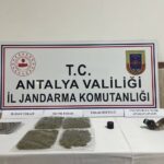 Manavgat’ta düzenlenen uyuşturucu operasyonunda skunk ve kullanım aparatları ele geçirildi.