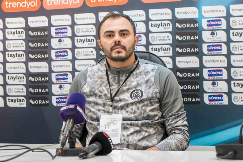 Manisa FK ve İstanbulspor Maçının Ardından Teknik Sorumlular Açıklamalarda Bulundu