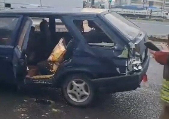 Turgutlu’da yolcu otobüsü ile otomobilin çarpıştığı kazada 2 kişi yaralandı. Turgutlu’da yolcu otobüsü ile otomobilin çarpıştığı kazada 2 kişi yaralandı.