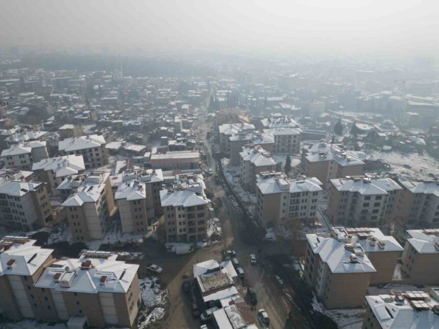 Kuyucak bölgesinde deprem sonrası iki yıl geçtikten sonra yeniden inşa süreci başladı. Kuyucak bölgesinde deprem sonrası iki yıl geçtikten sonra yeniden inşa süreci başladı.