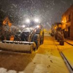 Mardin’deki kar yağışı sonrası Büyükşehir Belediyesi yolları temizlemek için çalışma gerçekleştirdi.