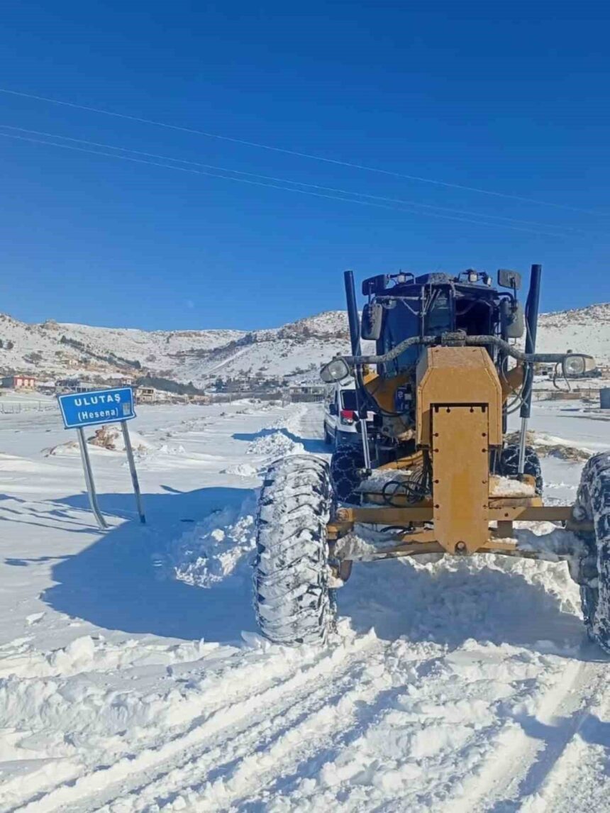 Mazıdağı’nda Yoğun Kar Yağışı Ulaşımı Olumsuz Etkiledi, Ekipler Çalışmalara Devam Ediyor