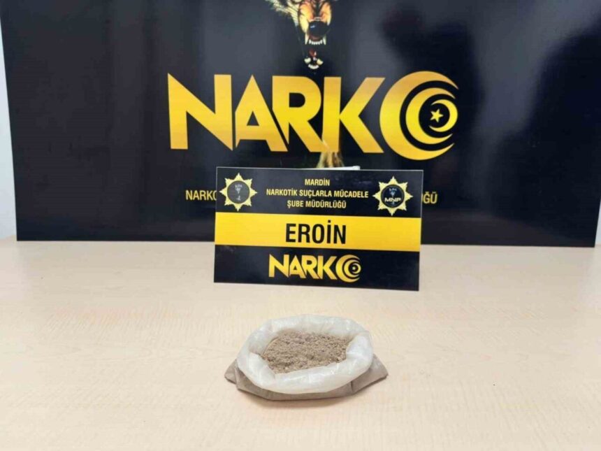 Kızıltepe’deki uyuşturucu operasyonunda 4 şüpheli gözaltına alındı. Kızıltepe’deki uyuşturucu operasyonunda 4 şüpheli gözaltına alındı.