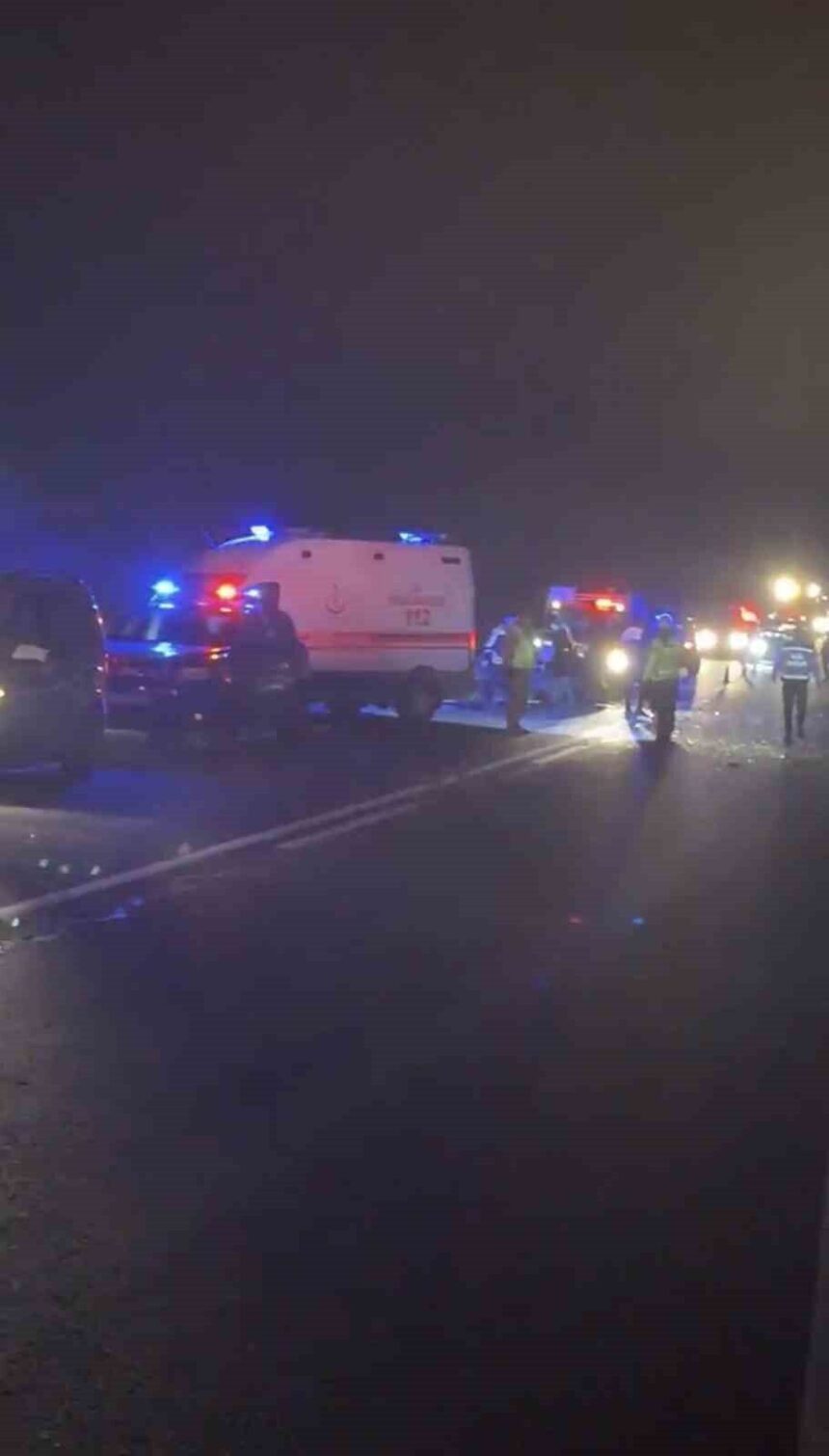 Mardin’in Midyat ilçesinde otomobil ve hafif ticari aracın çarpışması sonucu 3 kişi yaşamını yitirdi, 2 kişi yaralandı. Mardin’in Midyat ilçesinde otomobil ve hafif ticari aracın çarpışması sonucu 3 kişi yaşamını yitirdi, 2 kişi yaralandı.