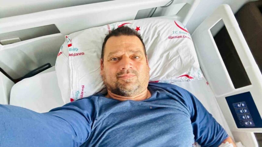 Marmaris’te “kedi canlı” olarak bilinen Mehmet Övet doğa yürüyüşünde kaza geçirdi, bacağı kırıldı. Marmaris’te “kedi canlı” olarak bilinen Mehmet Övet doğa yürüyüşünde kaza geçirdi, bacağı kırıldı.