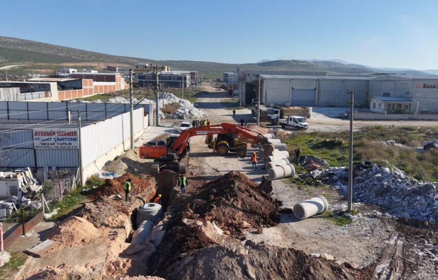 Akhisar Karaosmanoğlu Sanayi Sitesi’ndeki altyapı çalışmalarıyla sanayi esnafı rahatlıyor. Akhisar Karaosmanoğlu Sanayi Sitesi’ndeki altyapı çalışmalarıyla sanayi esnafı rahatlıyor.