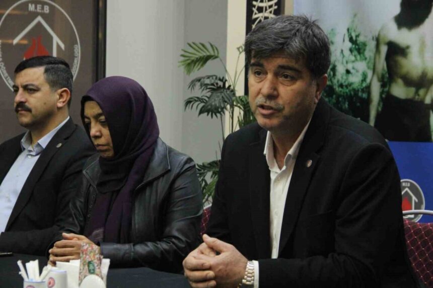 Eğitim-Bir-Sen Başkanı Ahmet Yasav, 10 Ocak Gazeteciler Günü’nde basın mensuplarıyla buluştu Eğitim-Bir-Sen Başkanı Ahmet Yasav, 10 Ocak Gazeteciler Günü’nde basın mensuplarıyla buluştu