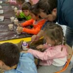 Muğla’nın Menteşe ilçesinde sanatsal etkinlikler çocukları sanatla buluşturuyor